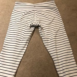 LULULEMON wonder under crop size 8 leggings